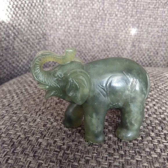 RARE Vintage 70s hand carved elephant figurine in nephrite jade - Picture 1 of 9